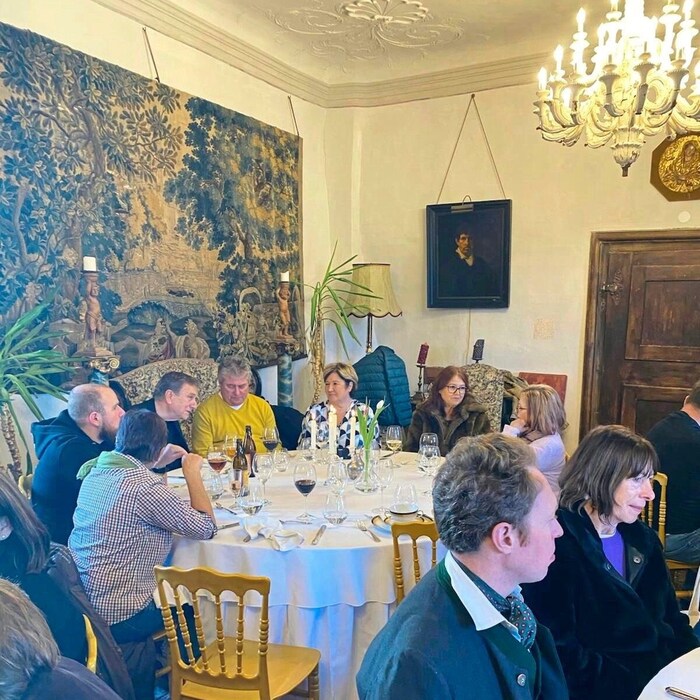 Der illustre Speisesaal im Schloss.