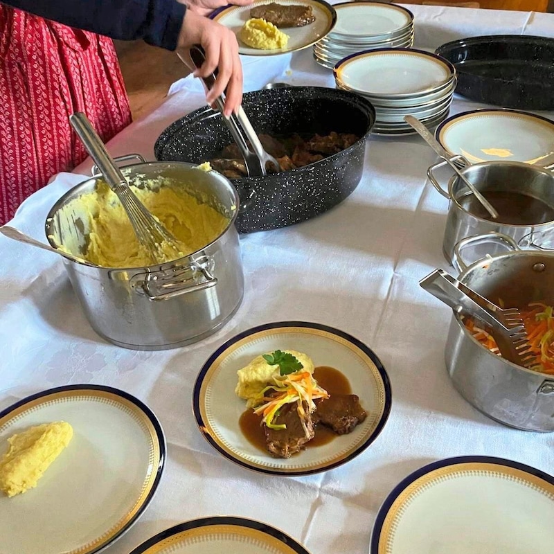 Braised beef in a clay pot. (Bild: Constantin Staus-Rausch)