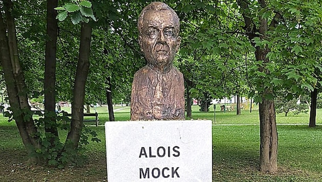 Das Denkmal von Alois Mock in Sarajevo wurde im Februar 2020 enthüllt.  (Bild: Wikipedia/Niegodzisie)