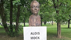 Das Denkmal von Alois Mock in Sarajevo wurde im Februar 2020 enthüllt.  (Bild: Wikipedia/Niegodzisie)