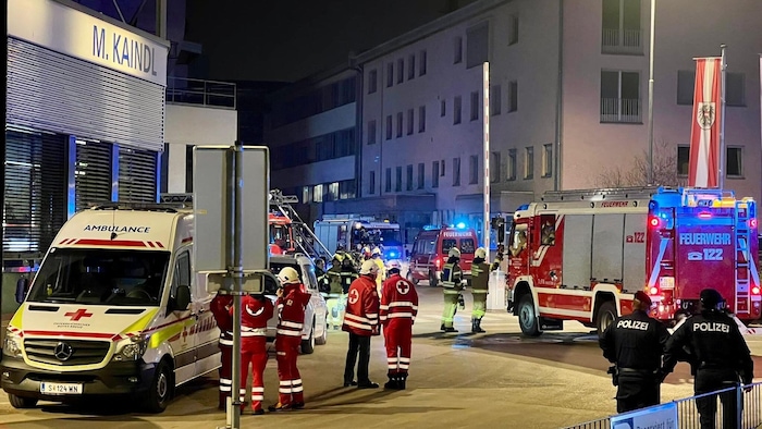 Ein Großaufgebot der Einsatzkräfte ist vor Ort.