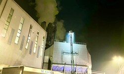 Ein Großaufgebot der Feuerwehr ist beim Brand im Einsatz.