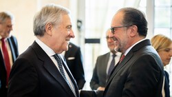 Von links: Italiens Außenminister Antonio Tajani und Übergangskanzler Alexander Schallenberg