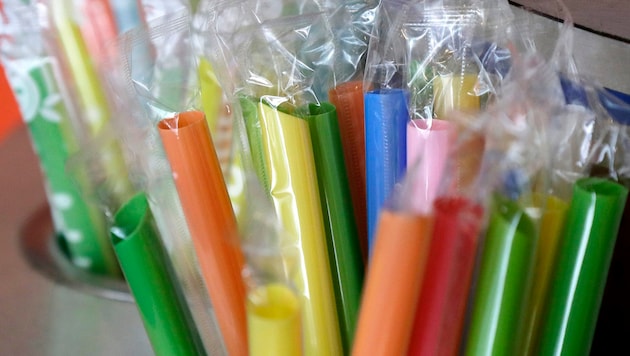 If Donald Trump has his way, the USA will return to plastic straws (photo). (Bild: Associated Press)