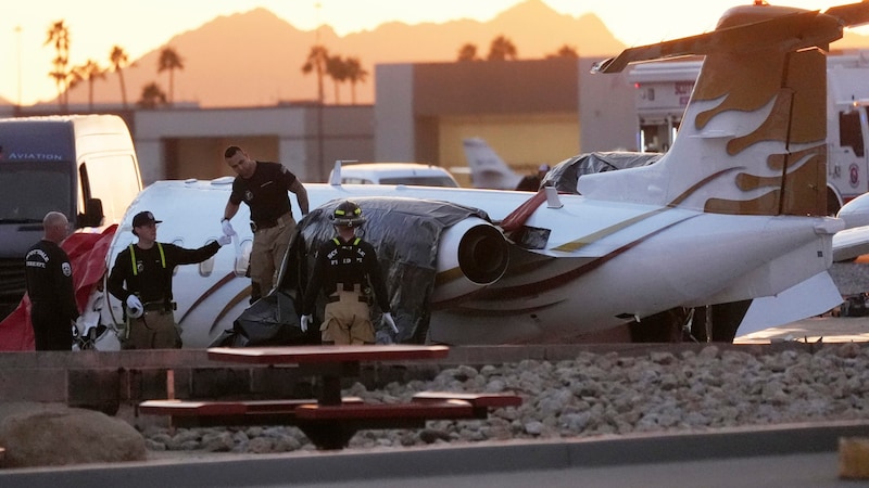 Mötley Crüe frontman Vince Neil's private jet crashed into another plane on landing. (Bild: APA/AP Photo/Ross D. Franklin)