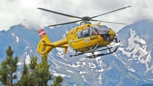 Mit dem Notarzthubschrauber (Symbolbild) wurde die junge Frau ins Krankenhaus geflogen.