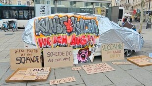 „Kunst &amp; Kultur vor dem Aus!!“, warnten am 31. Jänner gut 350 Kärntnerinnen und Kärntner in ...