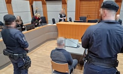 Der Angeklagte beim Prozessauftakt in Innsbruck