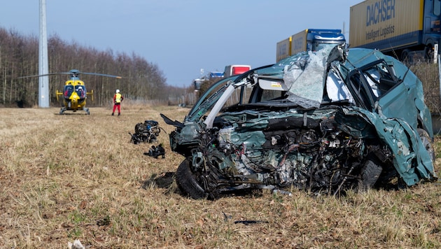 Der Autofahrer starb noch an der Unfallstelle. (Bild: Werner Kerschbaummayr)