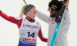 Kathi Truppe (li) und Stephanie Venier kamen aus dem Jubeln gar nicht heraus.