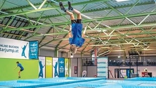 An die 1500 Besucher kommen wöchentlich in die Trampolinhalle „Star Jump“ nach Oberwart (Bild: Husbauer Norbert)