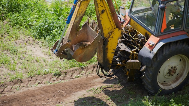 War es ein Mordversuch mit einem Traktor? (Bild: Александр Ланевский - stock.adobe.com)