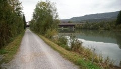 Hier, auf dem Treppelweg bei der Salzach in Hallein, passierte es. (Bild: Tröster Andreas)