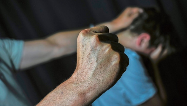 21-year-old received punches and kicks outside a disco in Neulengbach. (Bild: Evelyn Hronek)