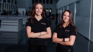 Emma Felbermayr (li.) mit Mentorin Carrie Schreiner. (Bild: Sauber Formula 1)