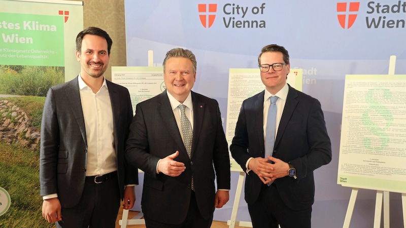 Vizebürgermeister Christoph WIederkehr (Neos), Bürgermeister Michael Ludwig (SPÖ) und Klimastadtrat Jürgen Czernohorszky (von links nach rechts) (Bild: Zewfo)