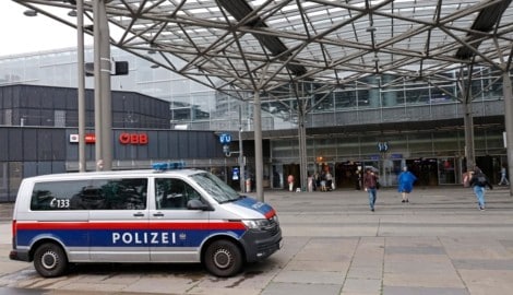 Der 41-Jährige ging am Wiener Praterstern massiv auf Polizisten sowie Securitys los – alle ...