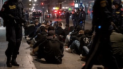 Szenen wie diese bei der Halloween-Randale 2022 schockten damals ganz Oberösterreich.