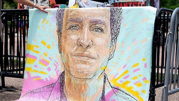 Marc Fogel (shown here in a painting during a rally in front of the White House) was imprisoned in Russia for drug smuggling. (Bild: APA/AP)