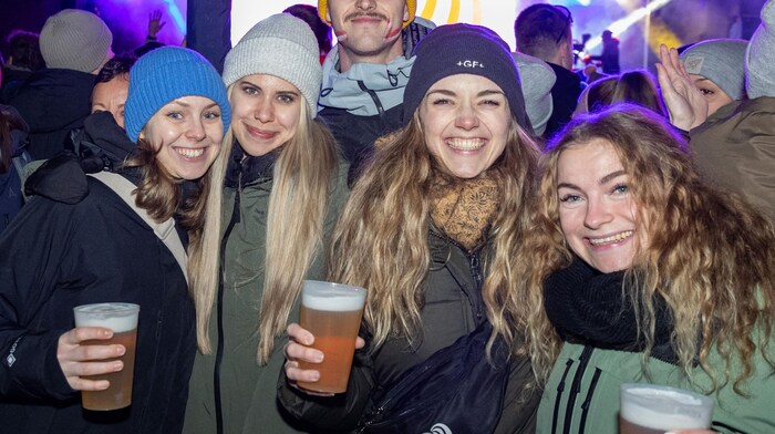 Partystimmung bei den Gästen.