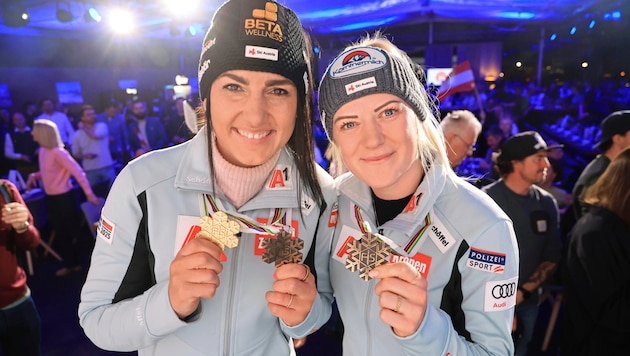 Medal joy for Stephanie Venier (left) and Katharina Truppe. (Bild: Birbaumer Christof)