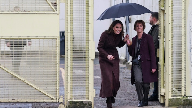 Princess Kate visited a women's prison to speak to imprisoned mothers. (Bild: APA/Phil Noble/Pool Photo via AP)