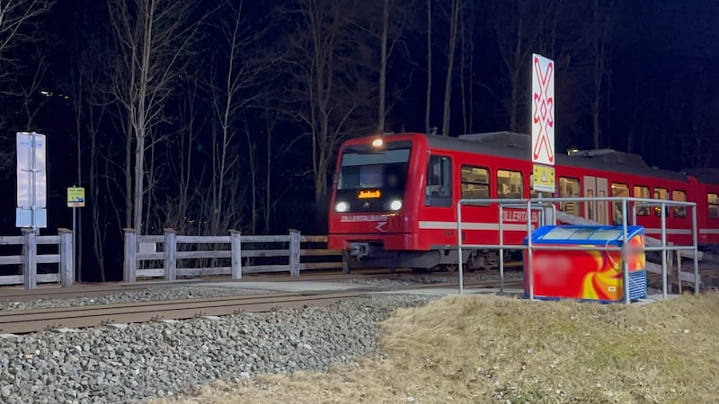 Kurz vor 18 Uhr kam es zu dem schrecklichen Unglück. (Bild: ZOOM Tirol/Krone KREATIV)