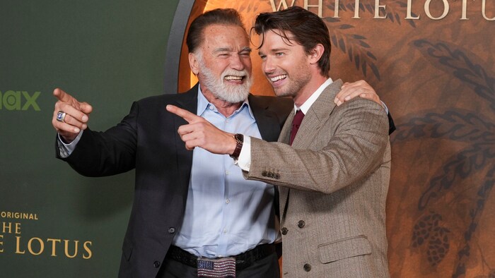 Papa Arnold Schwarzenegger unterstützte seinen Sohn Patrick kürzlich bei der Premiere der neuen ...