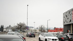 Die Einführung der Überwachung dieser Parkplätze sorgt in Wels für böse Überraschungen (Bild: Markus Wenzel)