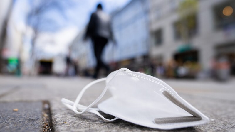 Ungeliebte Corona-Maske (Bild: APA/GEORG HOCHMUTH)