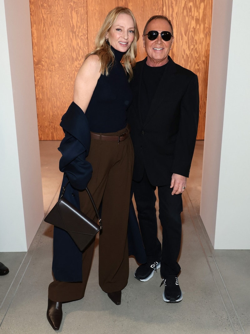 Uma Thurman mit Designer Michael Kors (Bild: APA/Getty Images via AFP/GETTY IMAGES/Dimitrios Kambouris)