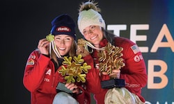 Gold für die USA: Mikaela Shiffrin (li.) und Breezy Johnson.