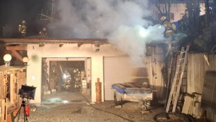 Die alarmierte Feuerwehr übernahm dann die Löscharbeiten.