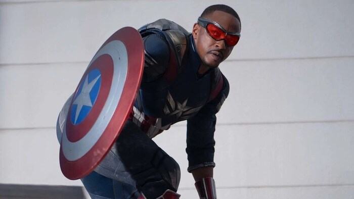 Anthony Mackie als Sam Wilson/Captain America. 