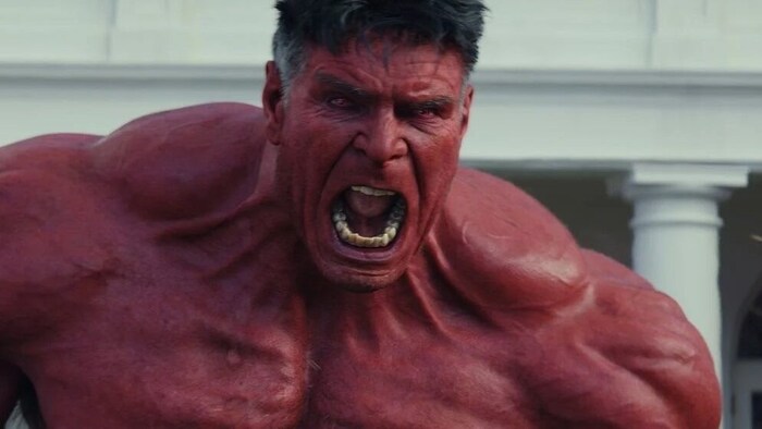 Präsident Ross (Harrison Ford) sieht rot und verwandelt sich in einen feuerroten Hulk. 