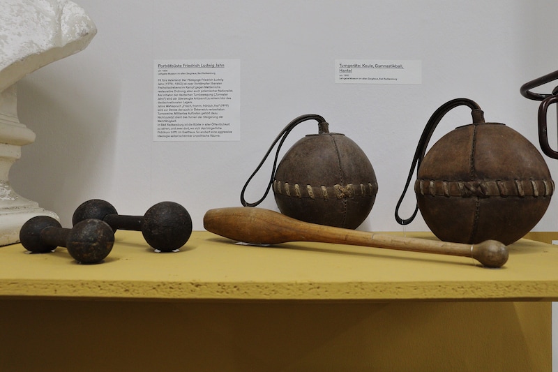 Sports equipment from the 19th century (Bild: UMJ/J. J. Kucek)