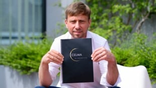 „Celma“ gibt es in der Praxis von Johannes Fink in Kalsdorf und auch online zu kaufen. (Bild: Konstantinos Tzivanopoulos)