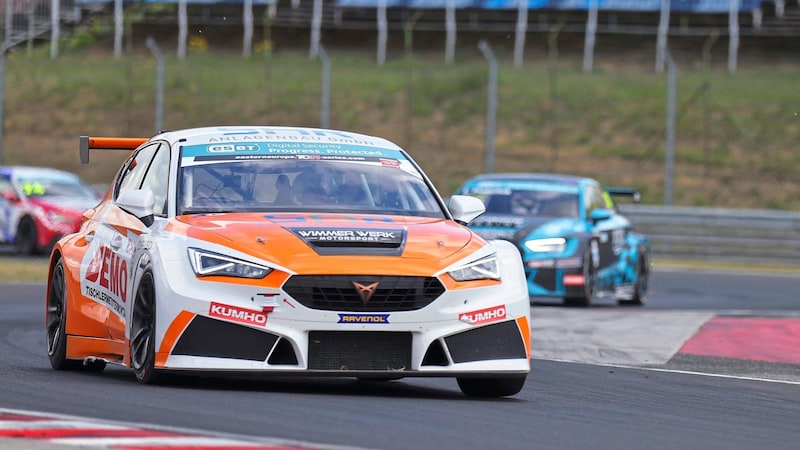 The highlight of his career to date: 2nd place in the TCR Eastern Europe at the Slovakia Ring. (Bild: zVg)