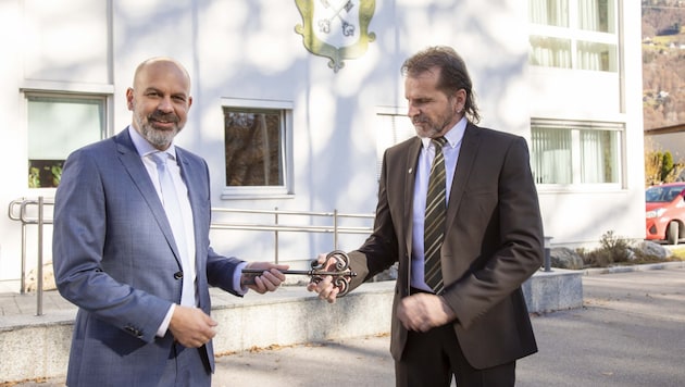 Herbert Bitschnau (pictured right with Jürgen Kuster) will step down as mayor after 20 years. (Bild: www.meznar.media)