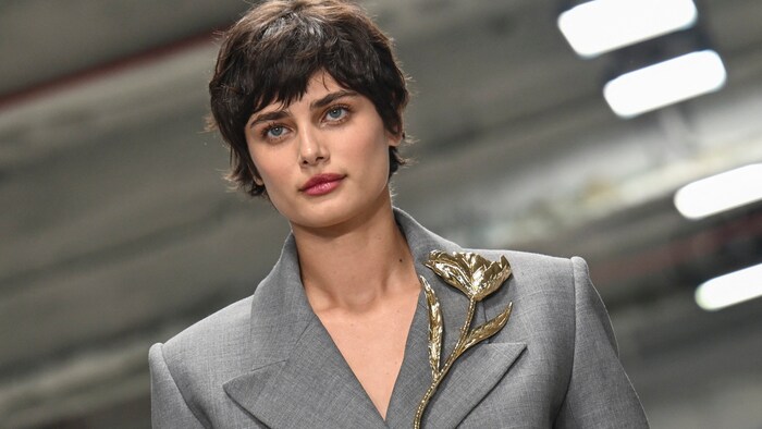 Taylor Hill am Laufsteg von Carolina Herrera