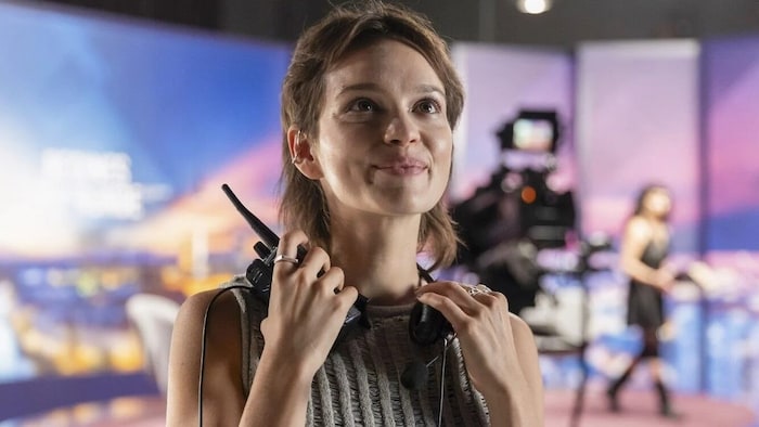 Julie (Emilia Schüle) wird in ihrem Job mit Sexismus konfrontiert. 