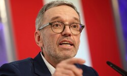 Persönlich nach vorne drängte Kickl, der keinen Wert auf Glamour oder Liebe der Society legt, ...