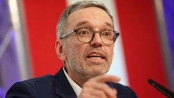 Persönlich nach vorne drängte Kickl, der keinen Wert auf Glamour oder Liebe der Society legt, ...