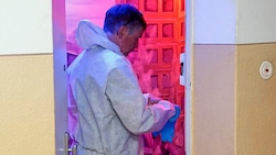 Kripo-Ermittler in der Wohnung des getöteten Stefan M.