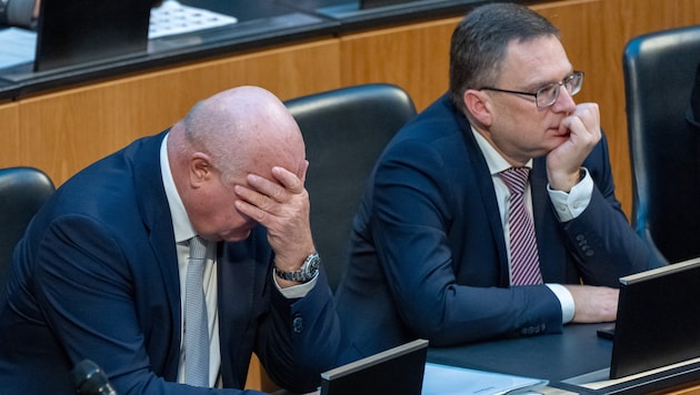 Christian Stocker (li.) und August Wöginger von der ÖVP verzweifelten an FPÖ-Vorstellungen. (Bild: APA-PictureDesk/Helmut Graf / Heute / picturedesk.com)