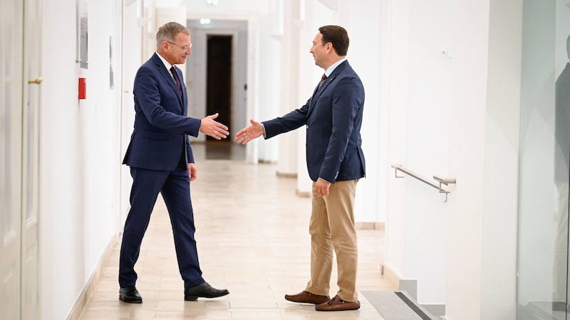 In Upper Austria, the black-blue coalition with LH Stelzer (left) and LH-Vice Haimbuchner is largely working. (Bild: Markus Wenzel)