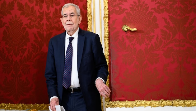 Van der Bellen will vorerst keine Neuwahlen ausrufen. (Bild: APA/MAX SLOVENCIK)