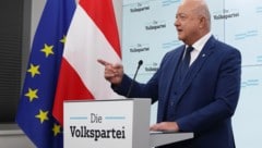 ÖVP-Chef Christian Stocker will mit allen reden – aber nicht mehr mit der FPÖ. (Bild: AP)