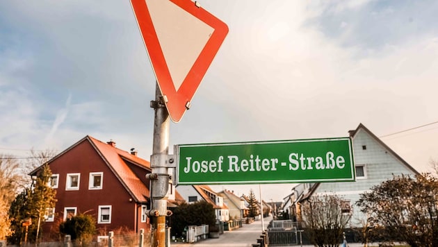 The name of the "nationalist tone poet" and Jew-hater Josef Reiter adorns a street in Braunau; he was also awarded honorary citizenship, which is still upheld today. (Bild: Pressefoto Scharinger/Daniel Scharinger)