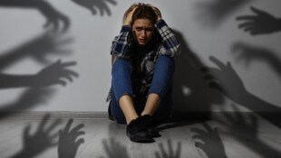 Schizophrenie: Alltägliches wird oft als Verschwörung und Bedrohung empfunden. Wahnideen, ...